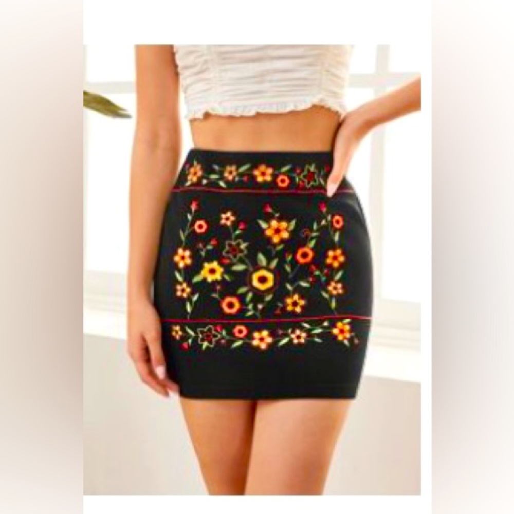 Floral embroidered skirt